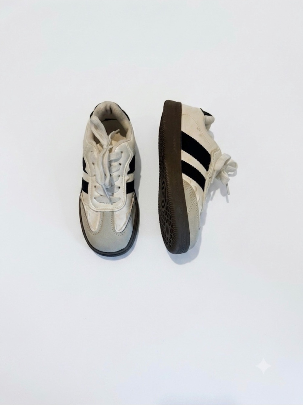 SHEIN Kids Cream and Black Retro Stripe Sneakers